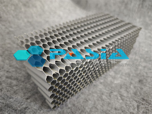 Китай Flame Retardant Lightweigt Honeycomb Energy Absorber with High Heat Dissipation Pyramidal Structure Handling 15 KW/m² for Aerospace Chamber Lining поставщик